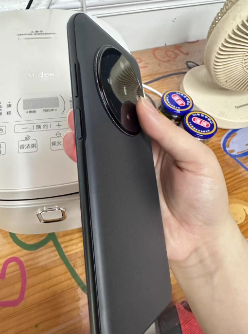 个人转让一台 5G 智能手机 16+1TB 大内存 成色新 功能正常